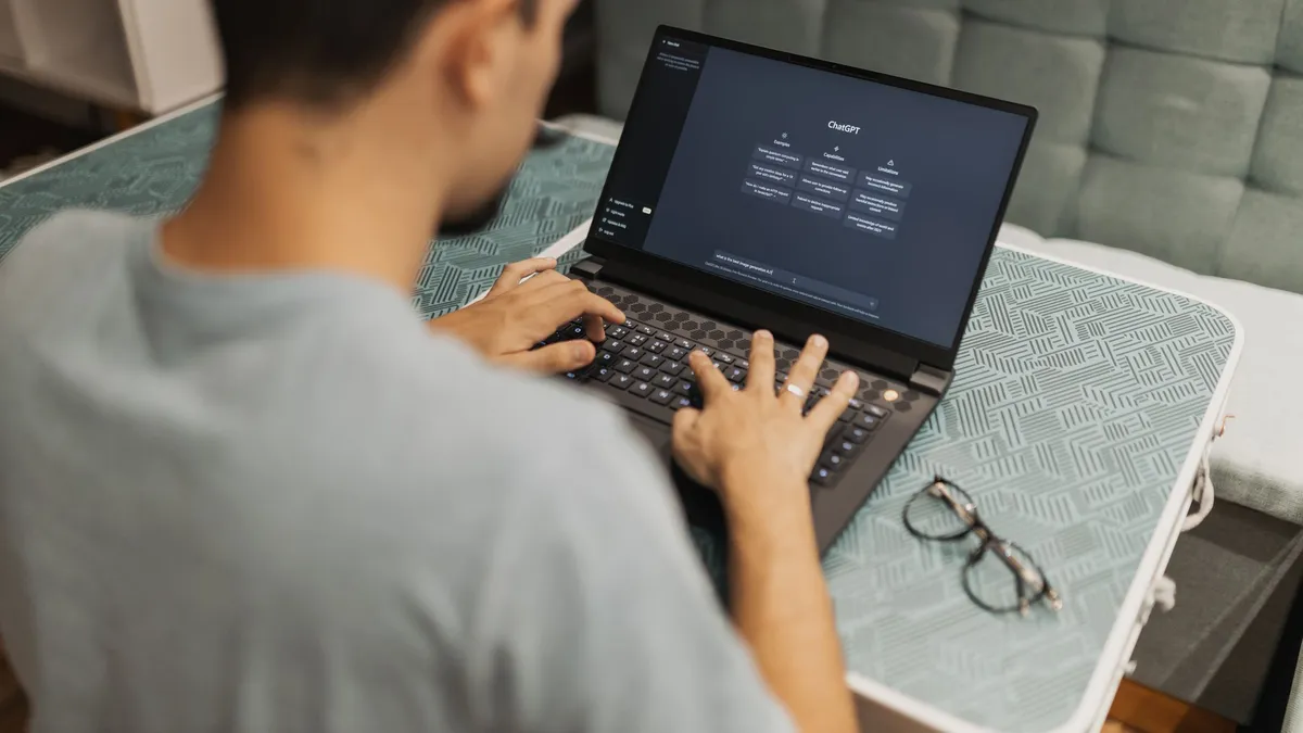 Frase review AI writing assistant — draft generation from SERP-informed content briefs