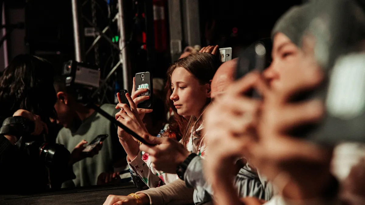 Meta Ads audience targeting options showing Advantage+ audience controls and custom segments